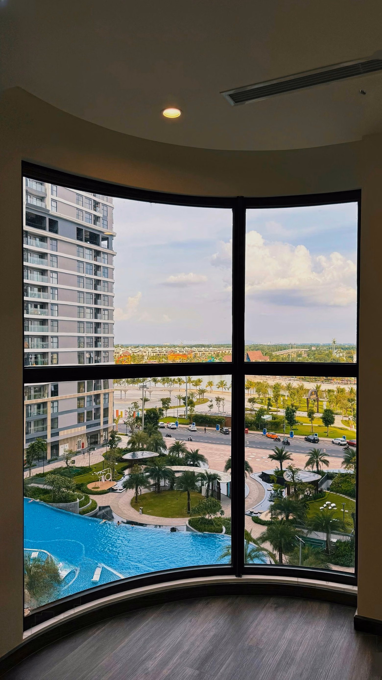 The Opus One 2-bedroom Corner Apartment 85m2 | Stock 12.5% ​​| View queen | View fireworks | Vinhomes Grand Park