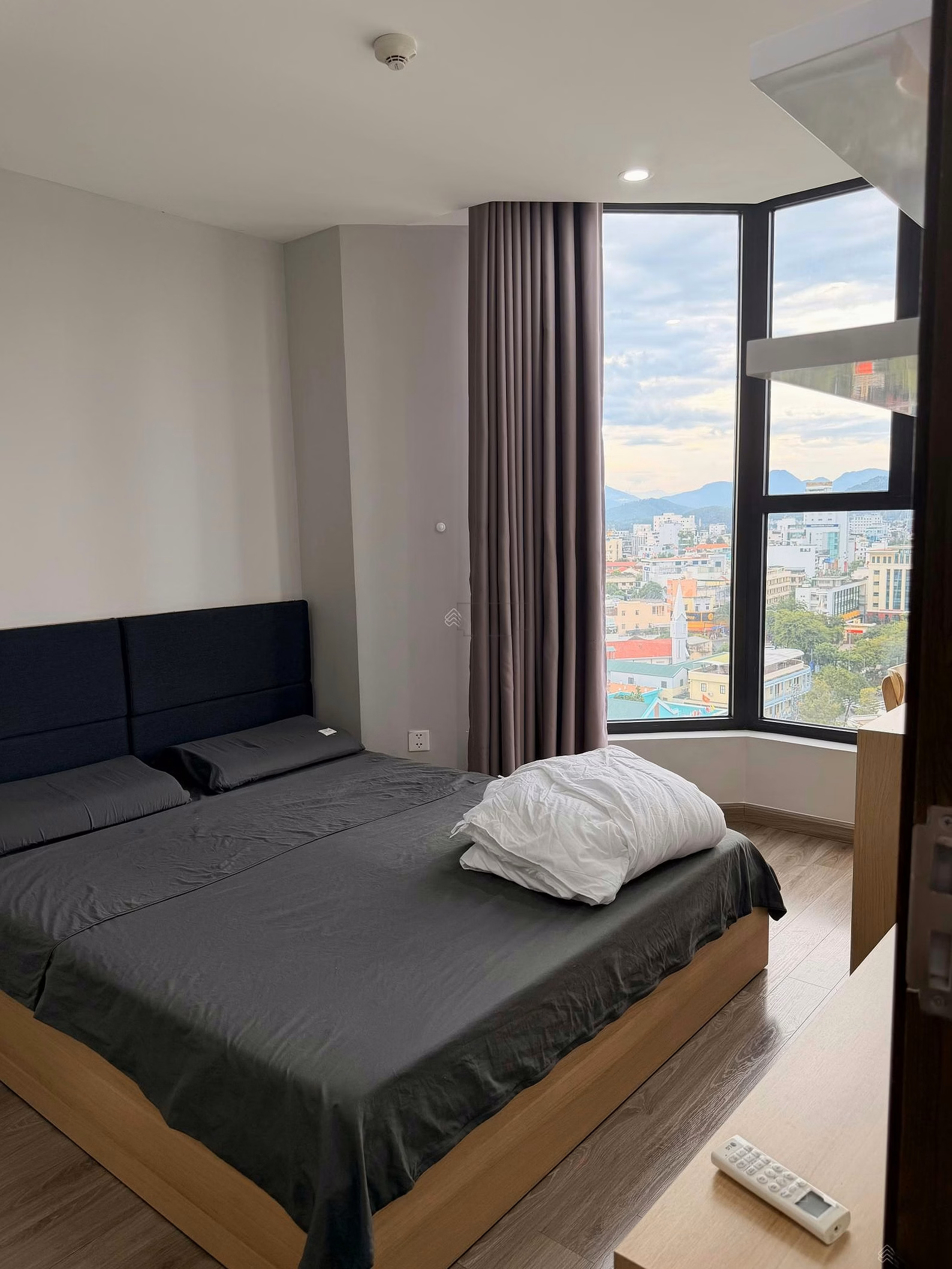 The owner rents a luxury apartment at HUD Building in the city center. Nha Trang