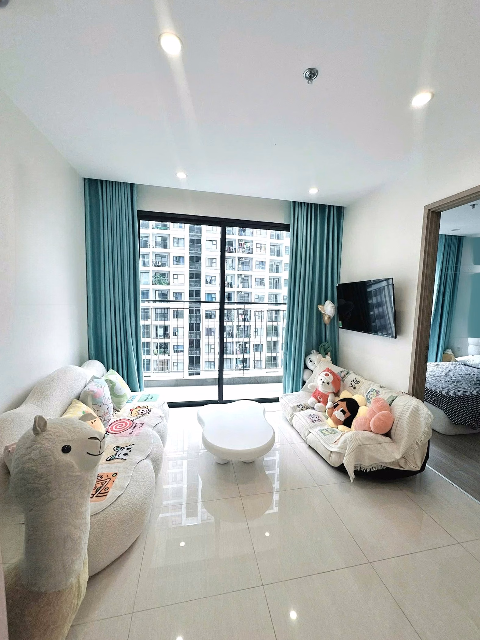 Folding apartment 2 bedrooms 2 bathrooms 59m2 price 2 billion 750 direct view Japanese Garden Vinhomes Grand Park District 9