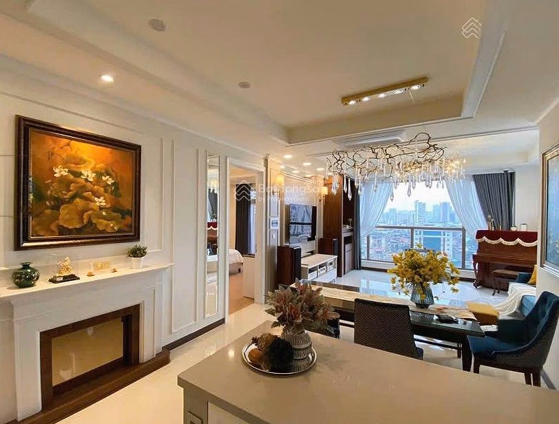 My house for rent is an apartment of 82m2, 2 bedrooms full price of 25 million in M1 Metropolis Lieu Giai building. Contact 0888 486 ***.