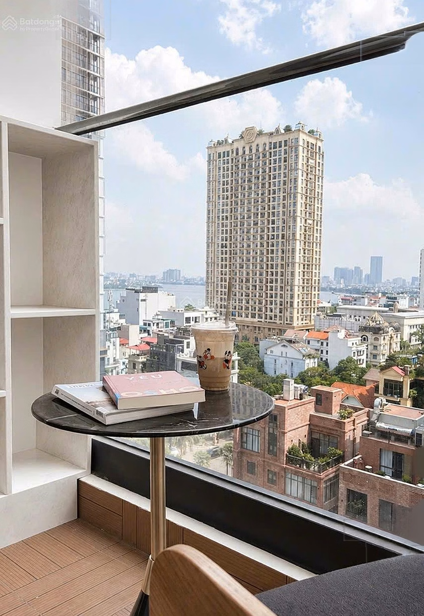 I need to rent a 2 bedroom apartment fully furnished and basic, area 92m2 with nice view, rental price only 17 million/month