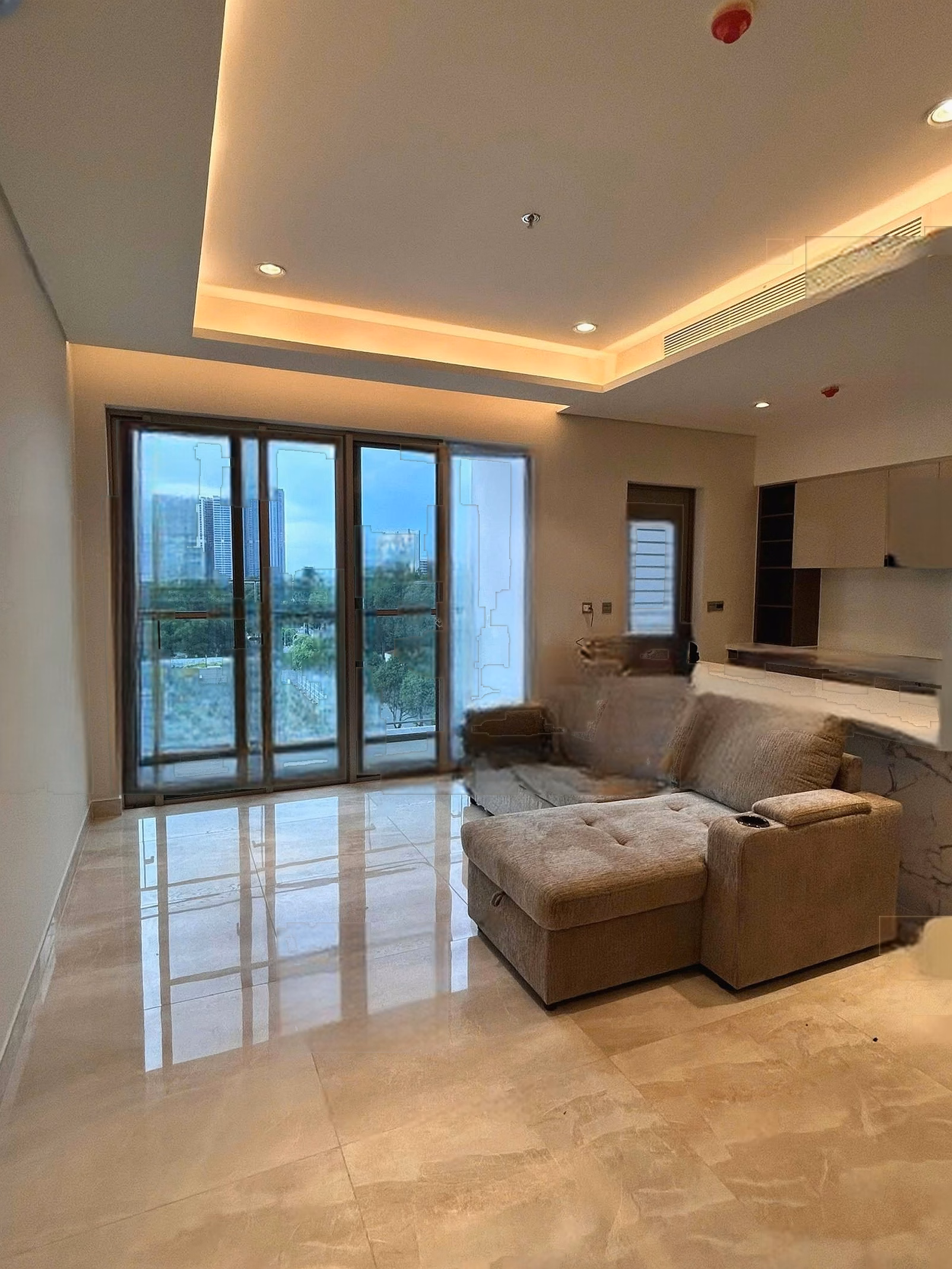 Surprisingly cheap prices at The Horizon apartment complex next to Crescent Mall District 7. Airy 3 bedroom apartment. Viewing houses is easy