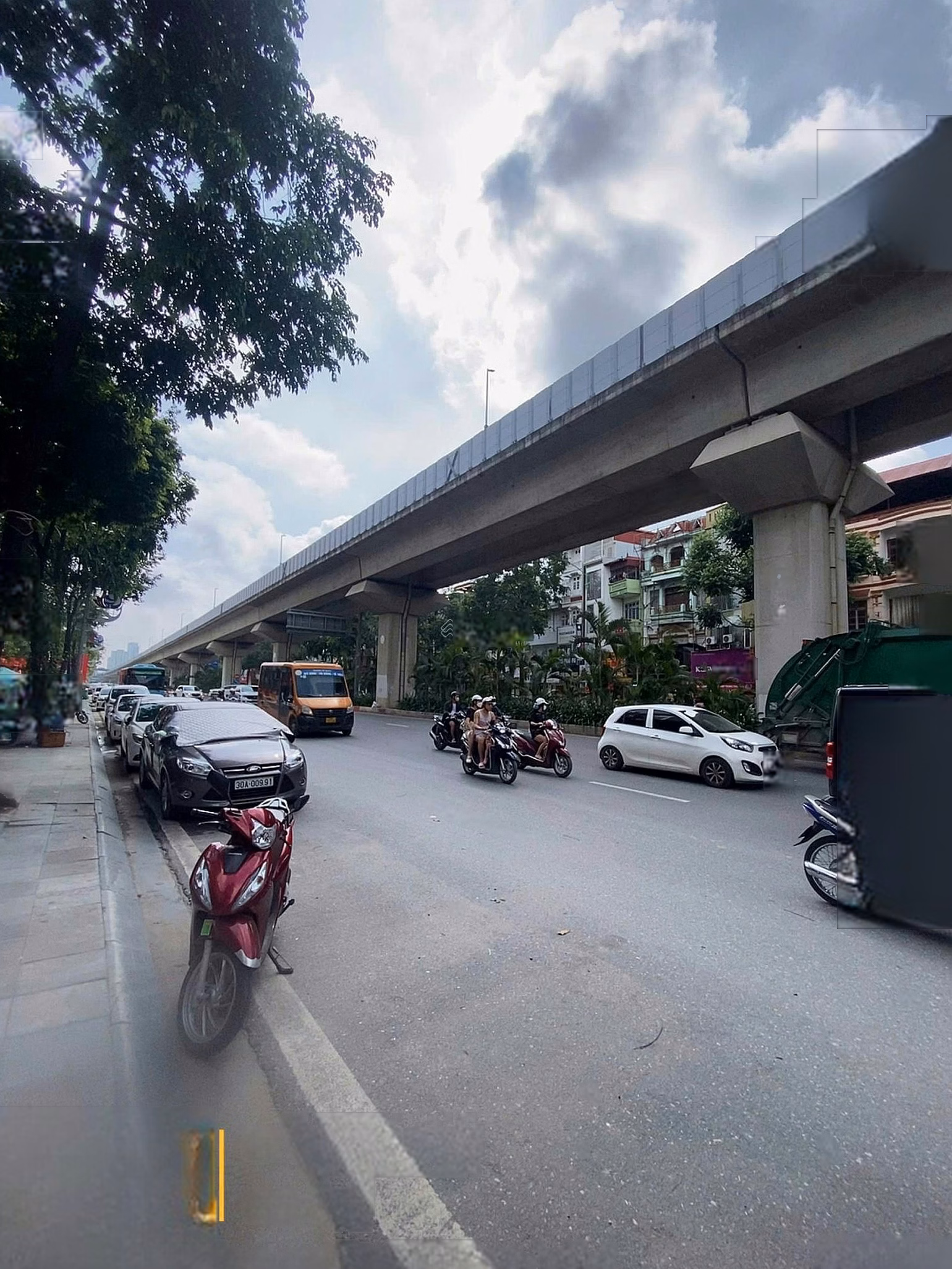 The owner leases Quang Trung street. Area: 260m2. MT: 8m, sidewalk: 6m, good business
