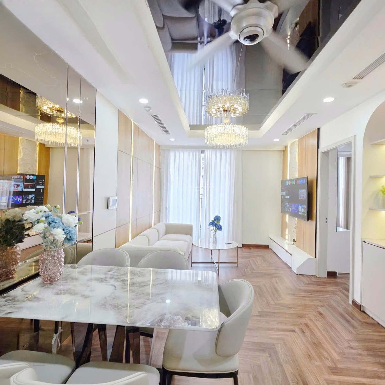 Times City apartments for rent are diverse from 1 bedroom to 4 bedrooms with good prices, ready to receive immediately. Contact me 0989 621 ***