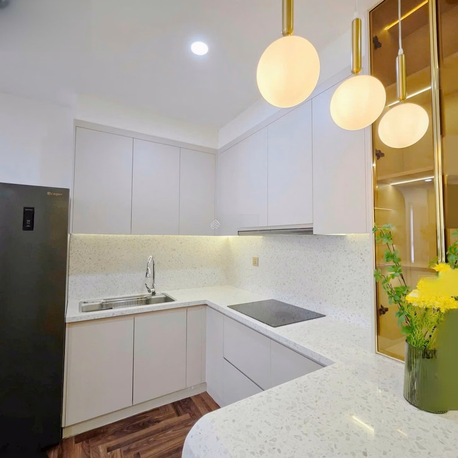 Times City apartments for rent are diverse from 1 bedroom to 4 bedrooms with good prices, ready to receive immediately. Contact me 0989 621 ***