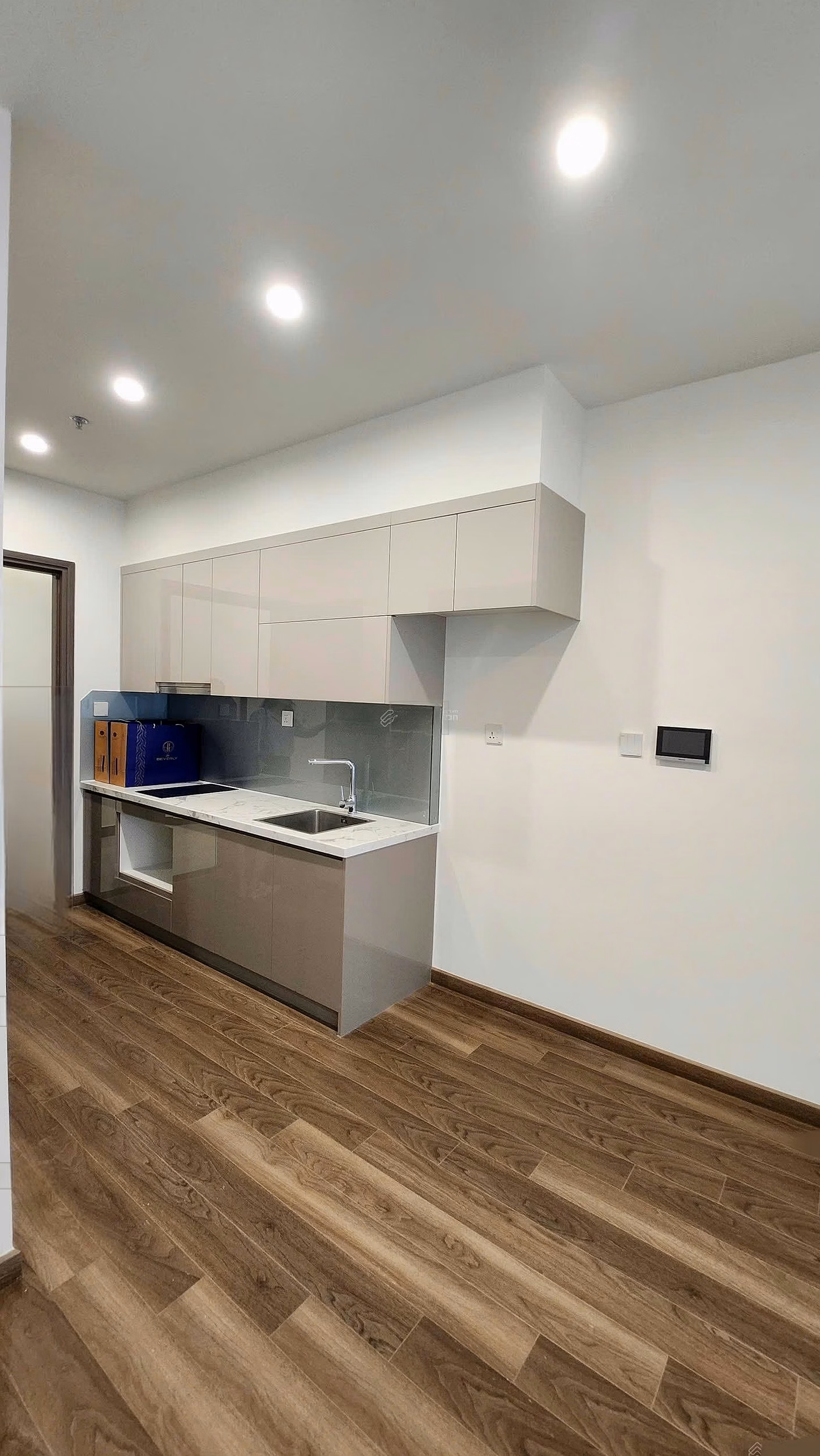 Selling 28 m² studio apartment in Vinhomes Ocean Park Gia Lam project