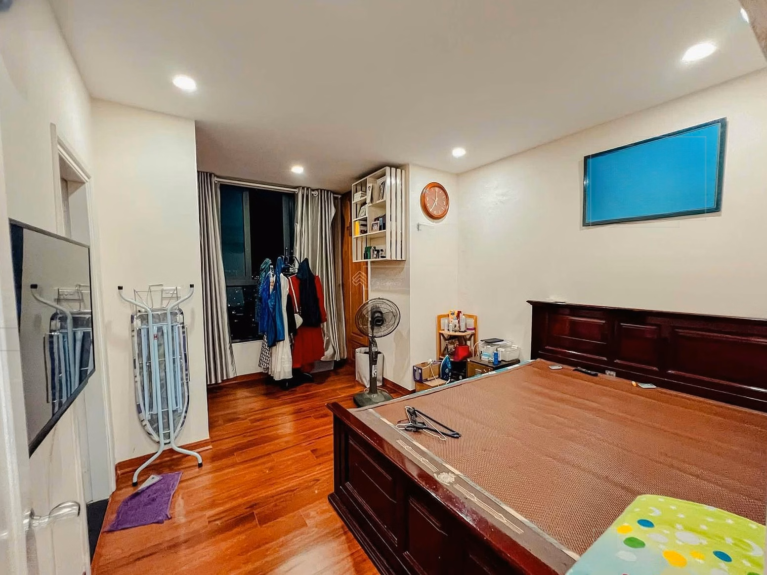 Apartment for sale at 34 Hoang Cau 55m2, 2N1K, long-term registration, lake view, ready to move in, super cheap service fee