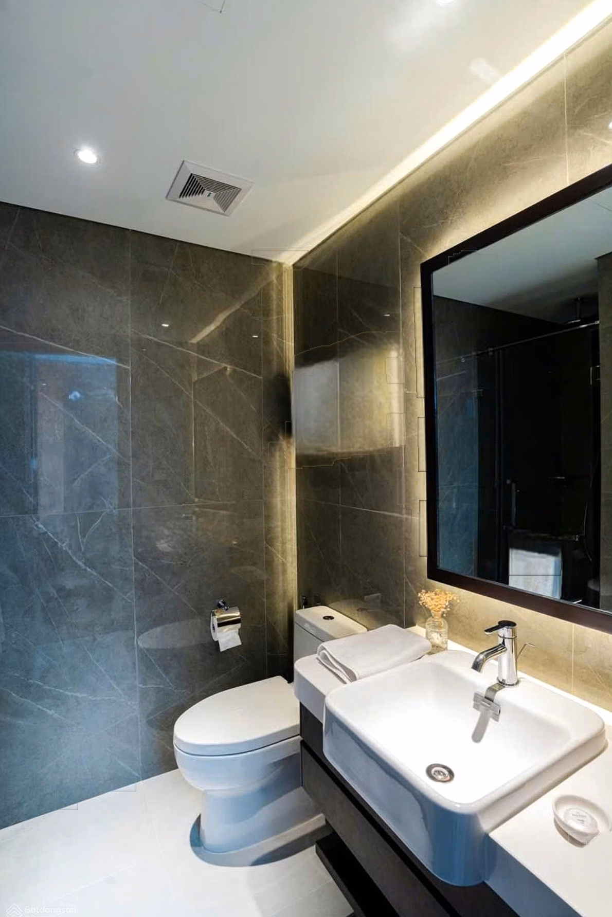 Selling diplomatic rate of 2-3 bedroom apartments on floors 10, 11, 12, fully furnished, lake view, red book ready at The Gloria