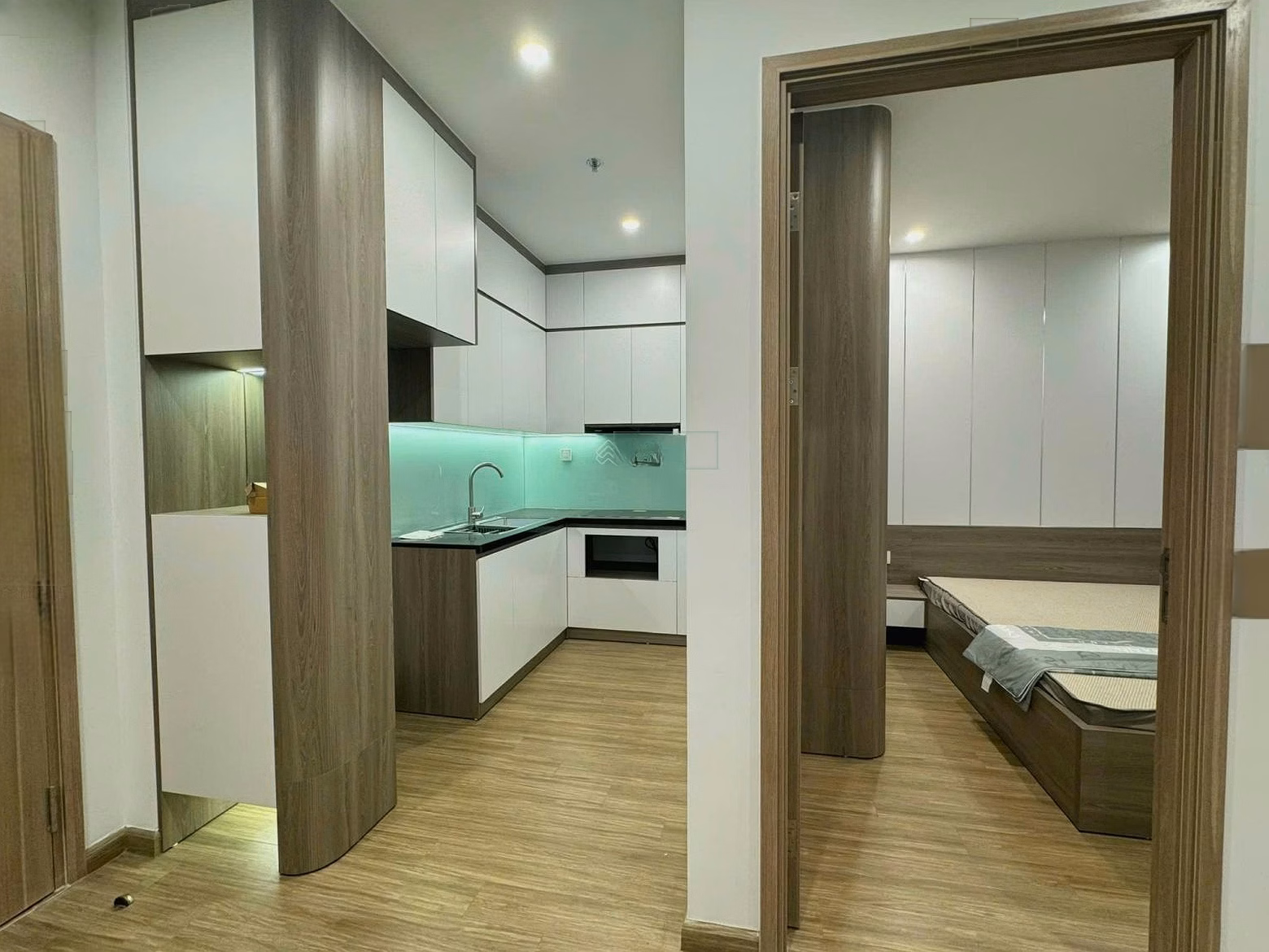 Apartment for rent with 2 bedrooms, 2 bathrooms, 2 balconies, fully furnished, building P2 Vinhomes Ocean Park