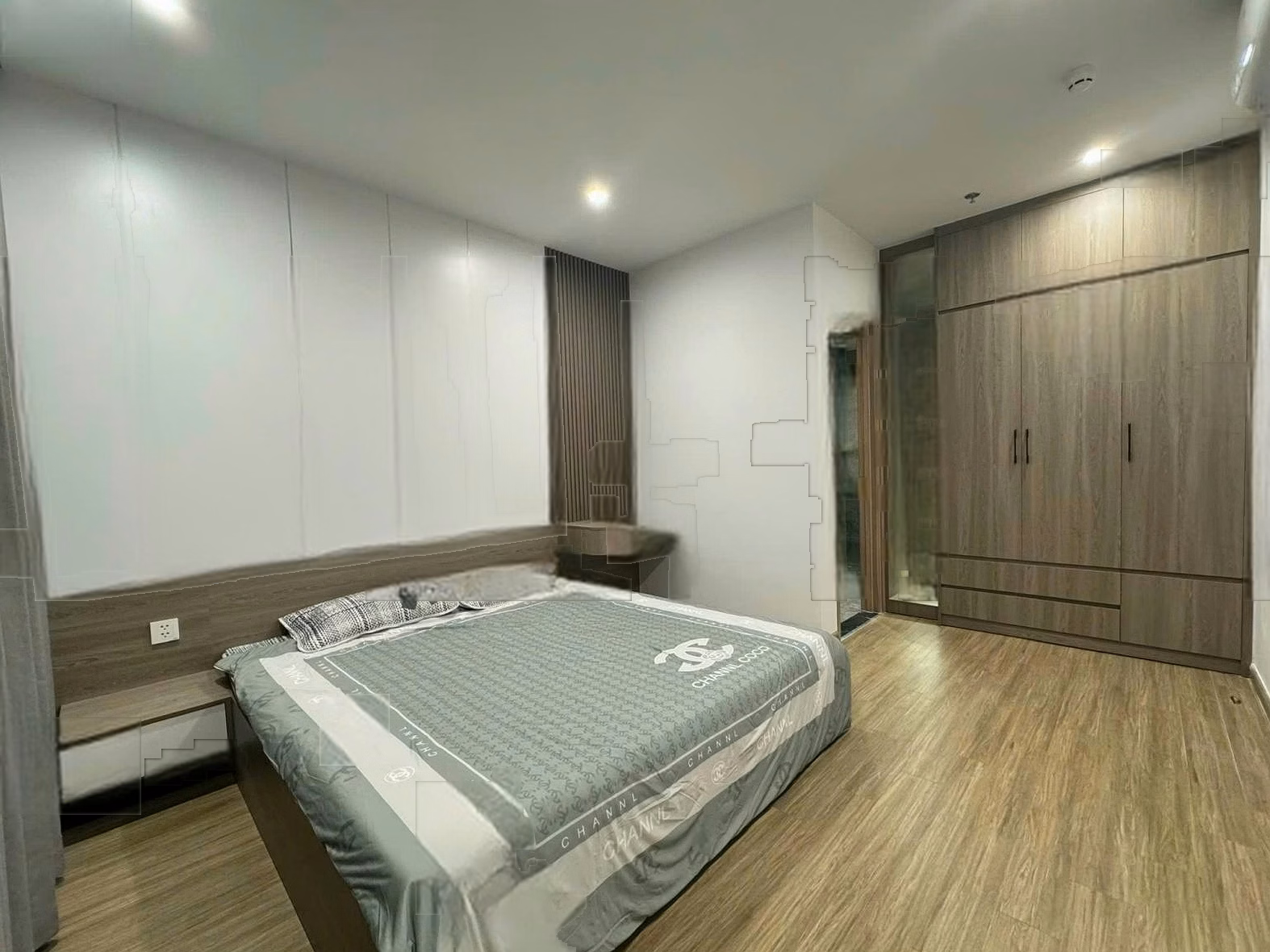 Apartment for rent with 2 bedrooms, 2 bathrooms, 2 balconies, fully furnished, building P2 Vinhomes Ocean Park