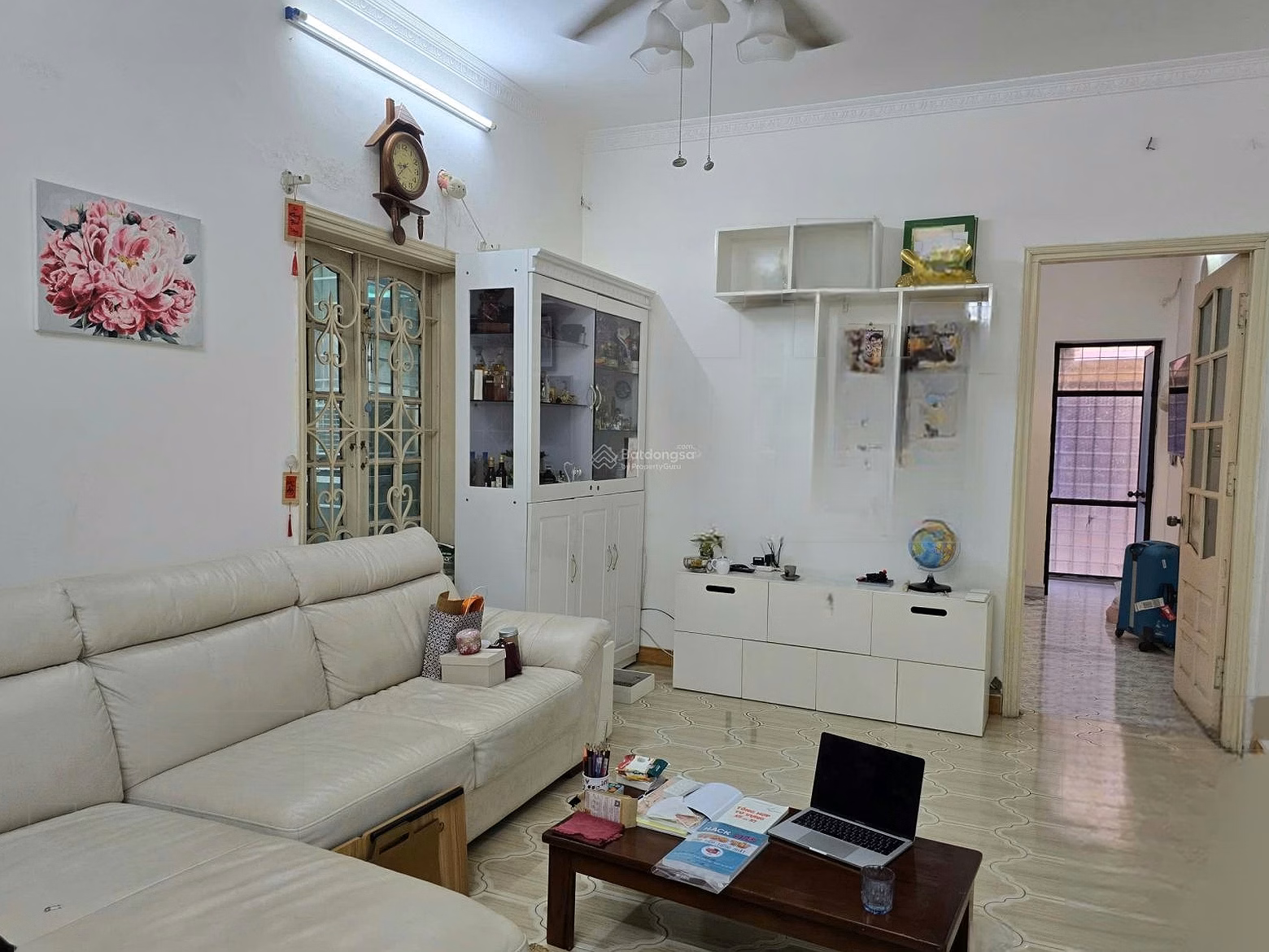 Collective apartment on Tran Quoc Toan street, area 60m2 including 1 bedroom, 1 separate guest, rental price 8 million/month