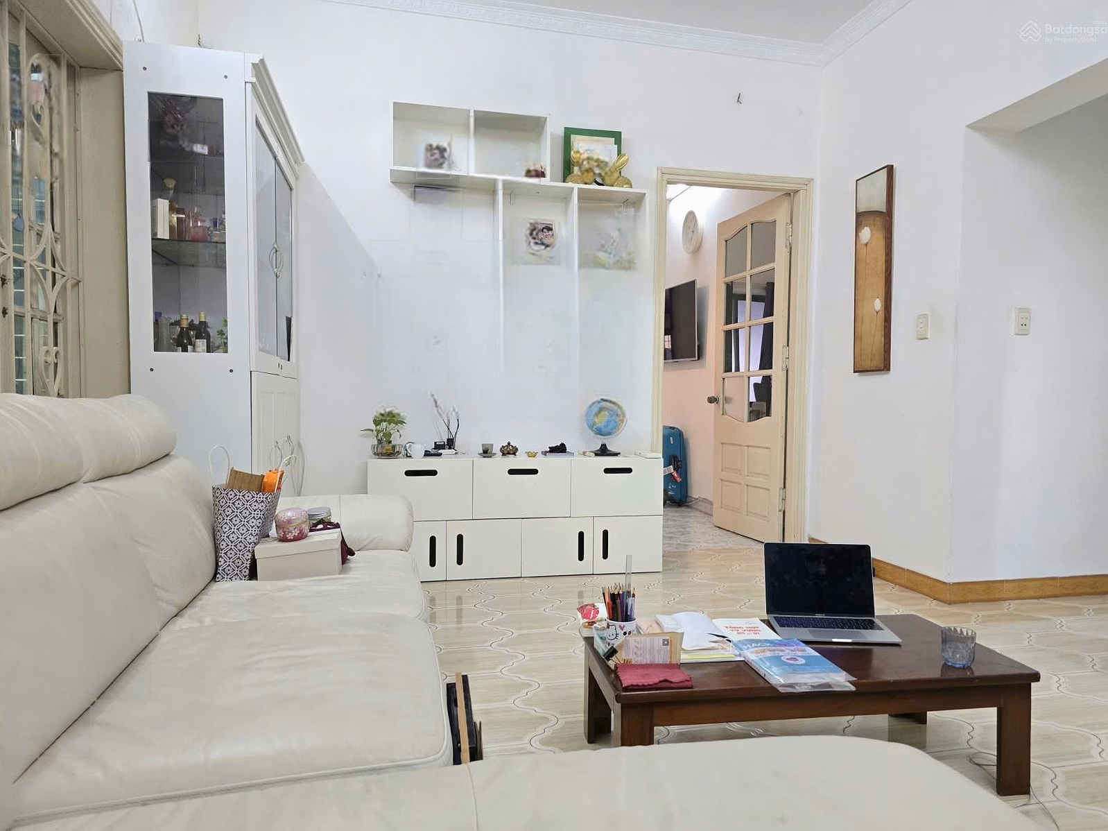 Collective apartment on Tran Quoc Toan street, area 60m2 including 1 bedroom, 1 separate guest, rental price 8 million/month