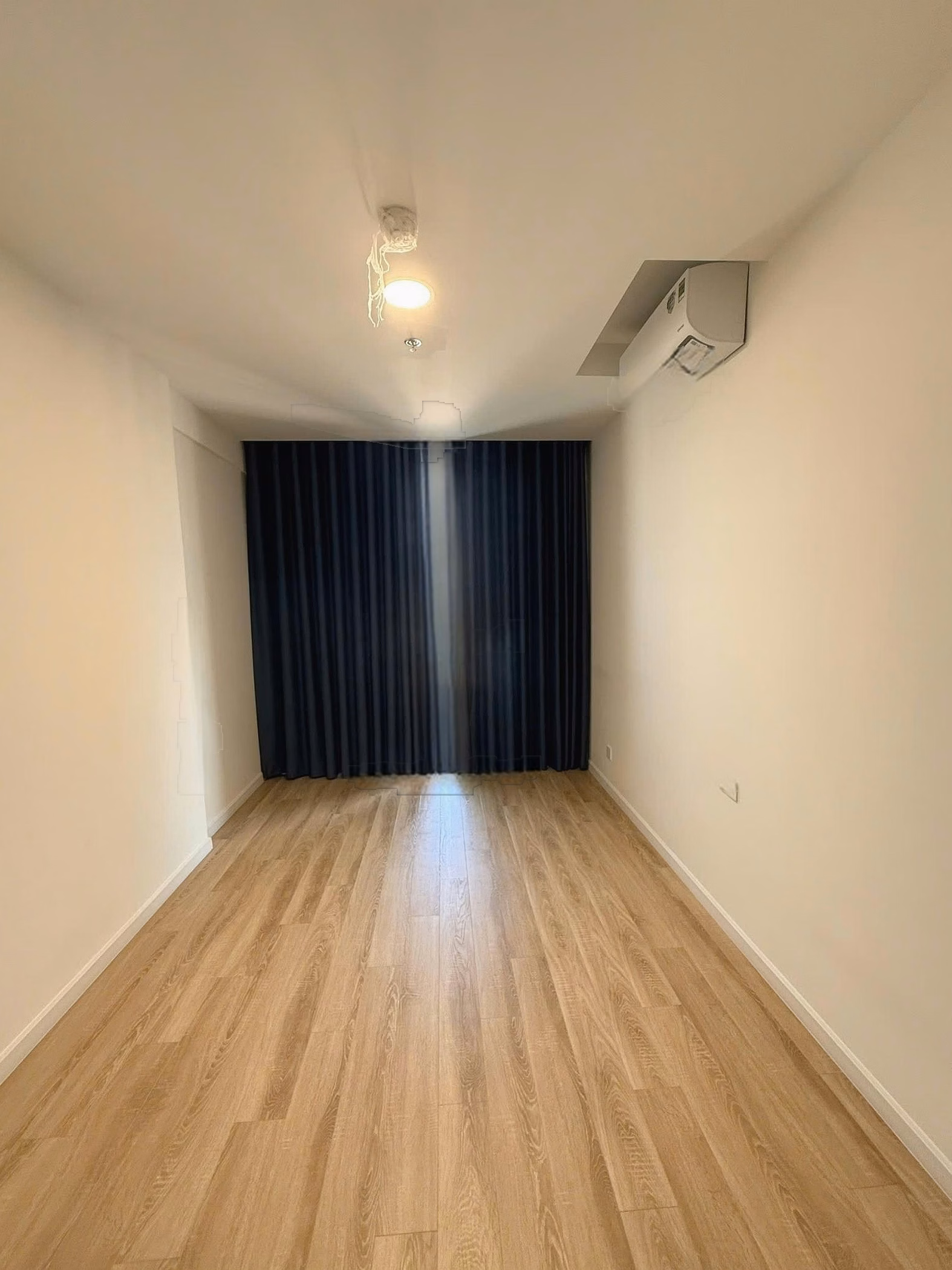 A 3-bedroom, 2-WC 107m2 apartment only 15 million, full 4 daikin air conditioners, good quality 2-layer curtains, super easy-going owner