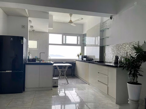 Apartment for rent in Muong Thanh Duong Hien Quyen, 4 bedrooms, fully furnished, sea view.