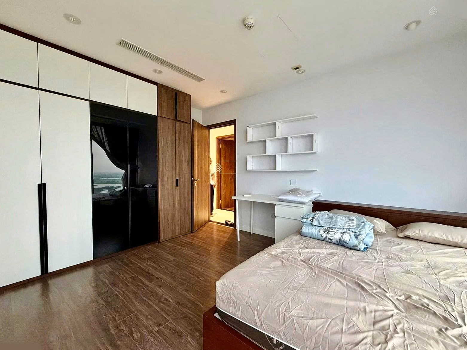 Sunshine City apartment for rent 120m | 3 Bedrooms Fully High Quality Furniture