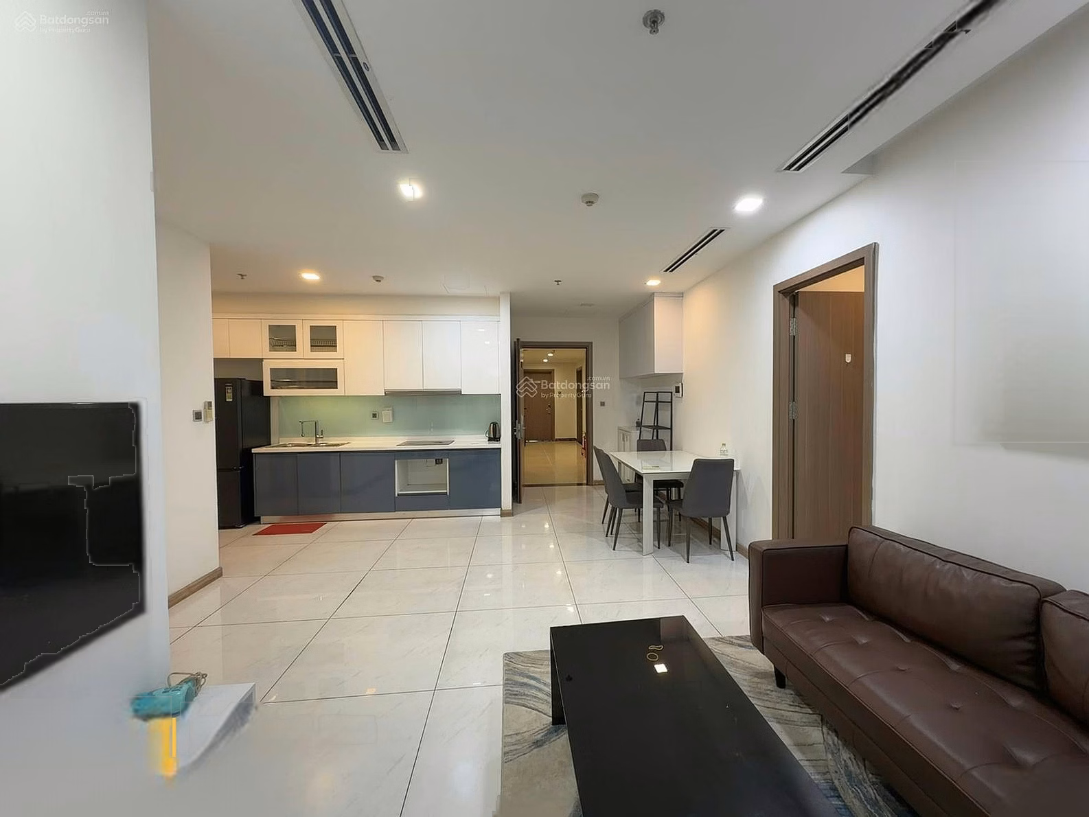 2 bedrooms Park 1 is available, move in immediately