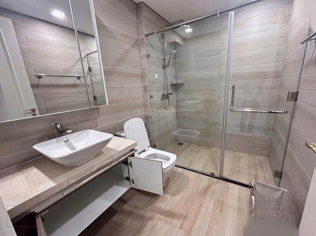 For rent - Vinhomes Golden River - 3 bedrooms