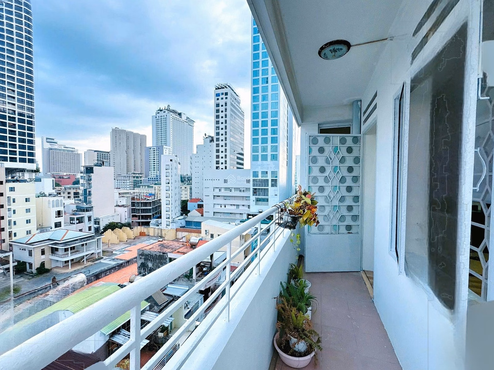Corner apartment for rent at 7 Nguyen Thien Thuat, western quarter of Nha Trang, area 67m2, price only 9 million/month