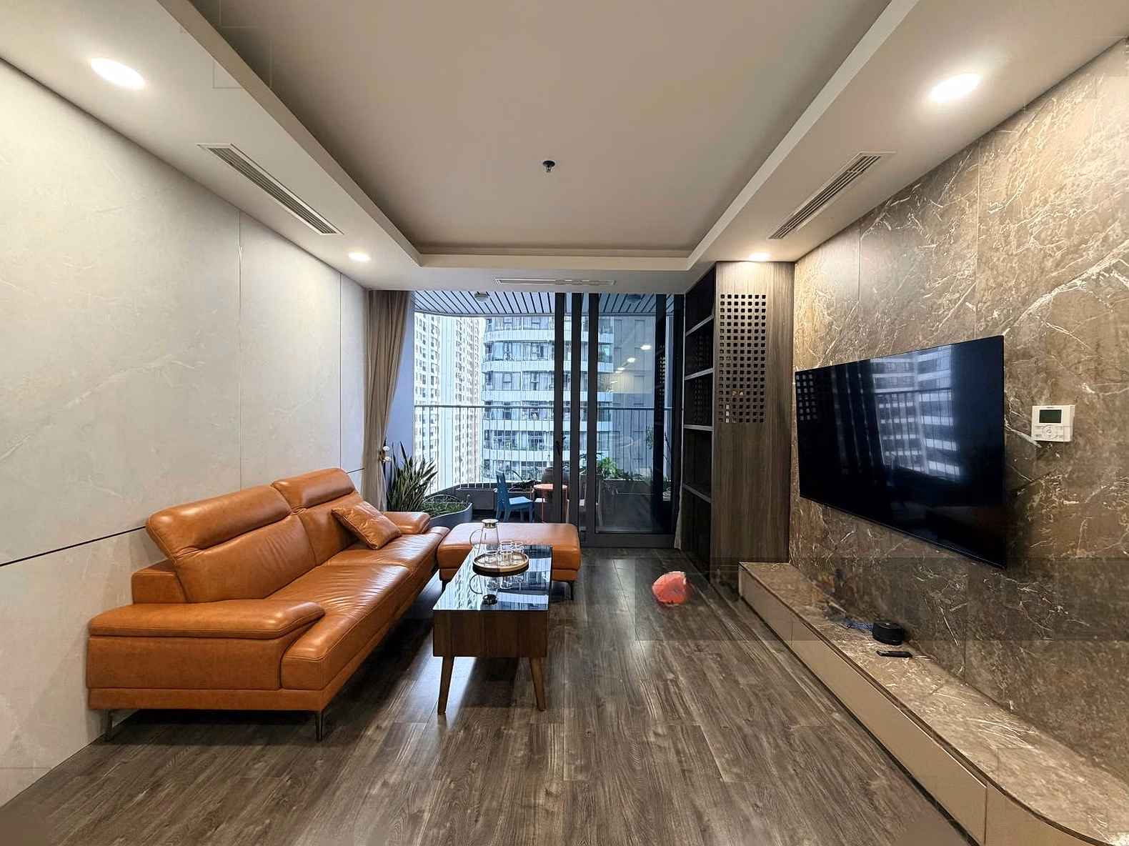 For rent 28 million/month, well worth the 3-bedroom beauty queen apartment N01T7 Han Jardin - 2 views, lake view, swimming pool