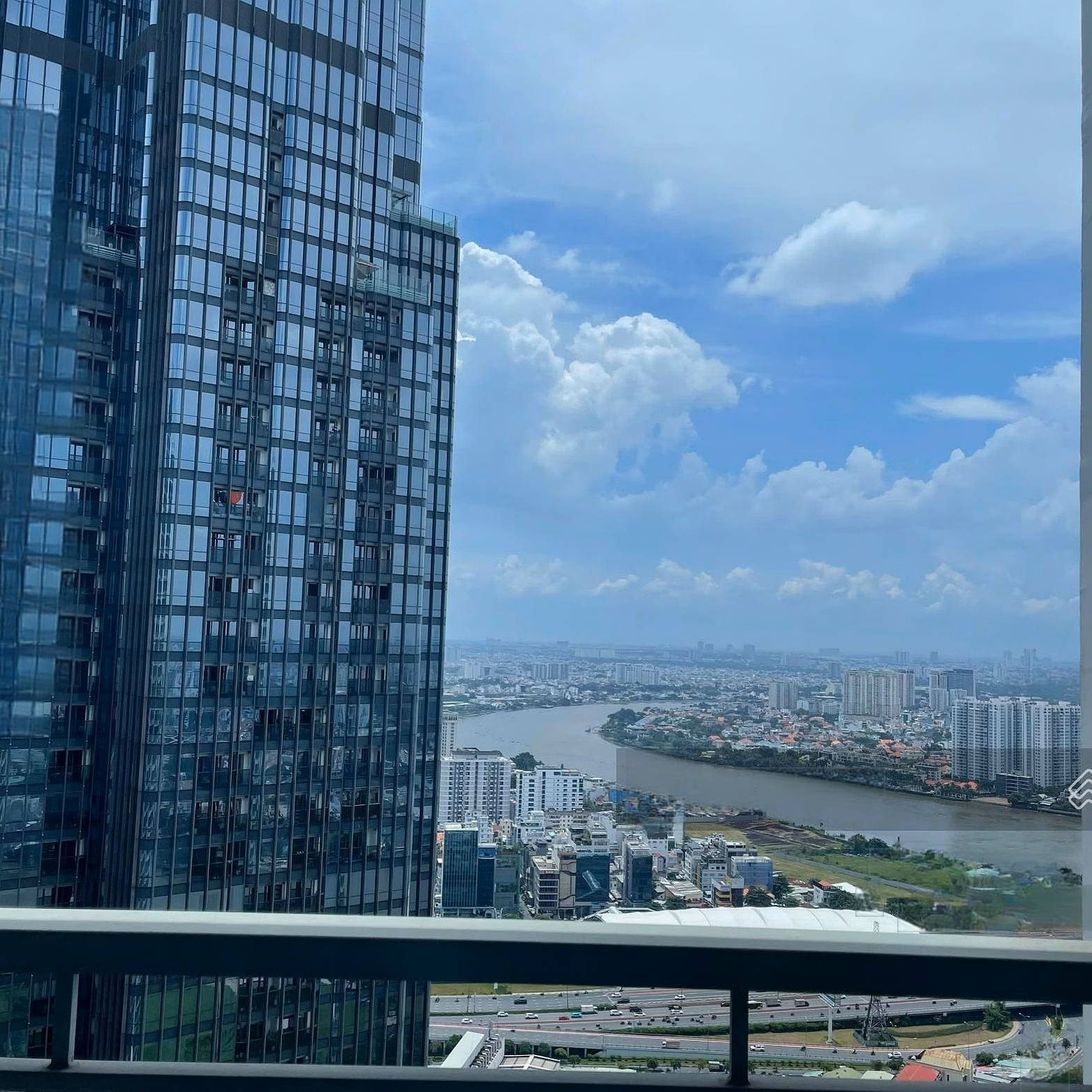 Quick sale 4 bedrooms Landmark 1. Area 155m2, direct view of river, park, available price list only 29.9 billion