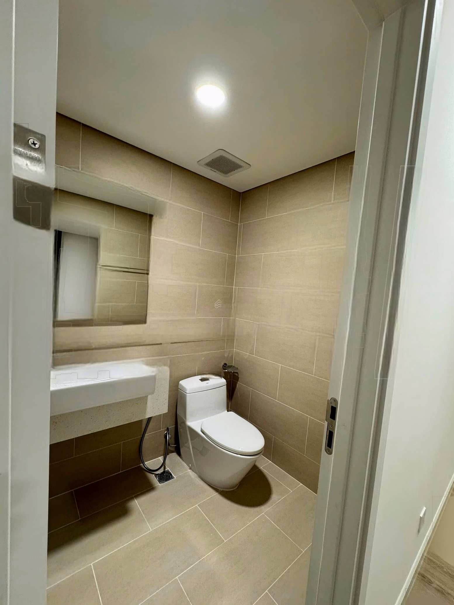 Hot 12 million 2 bedroom, 2 bathroom fully furnished apartment with super cool swimming pool view