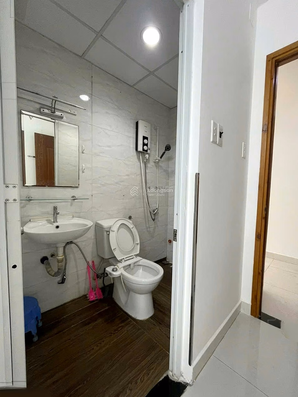 Apartment for rent in Xom Cai District 5***