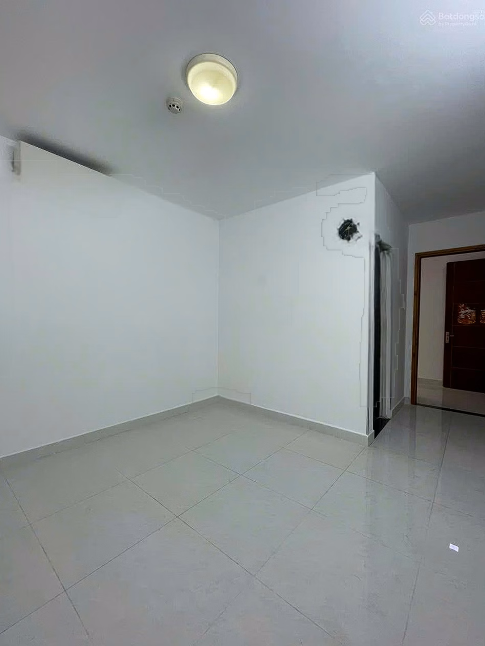 Apartment for rent in Xom Cai District 5***