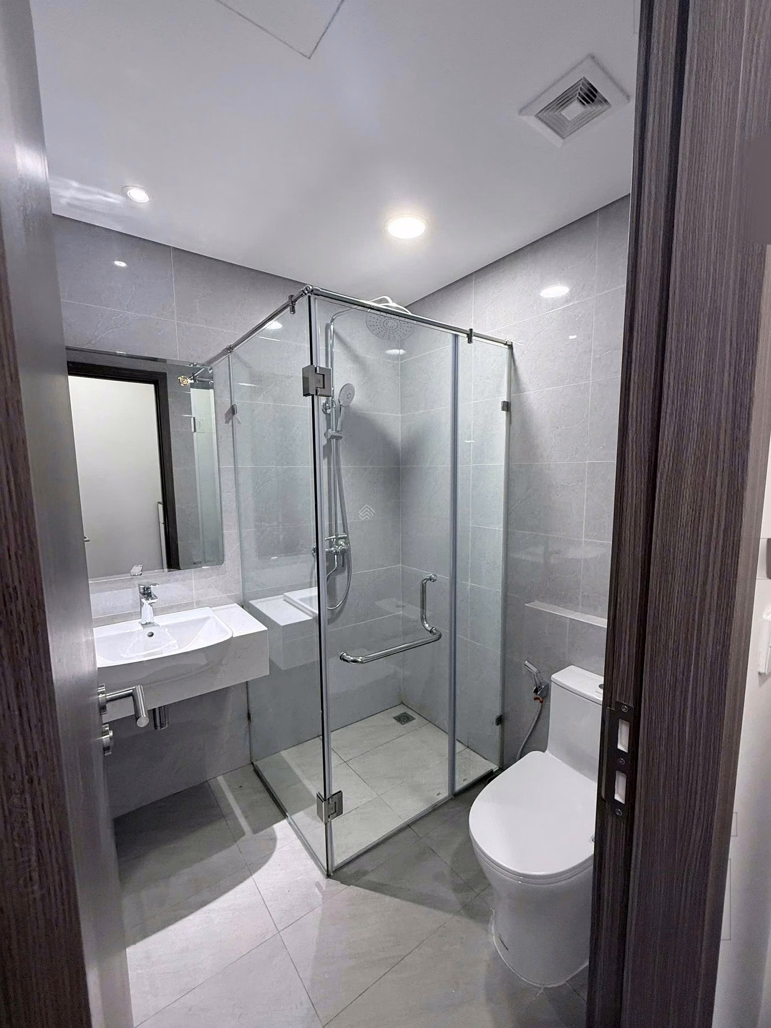 2 bedroom FPT 3 corner apartment with sea view, high floor