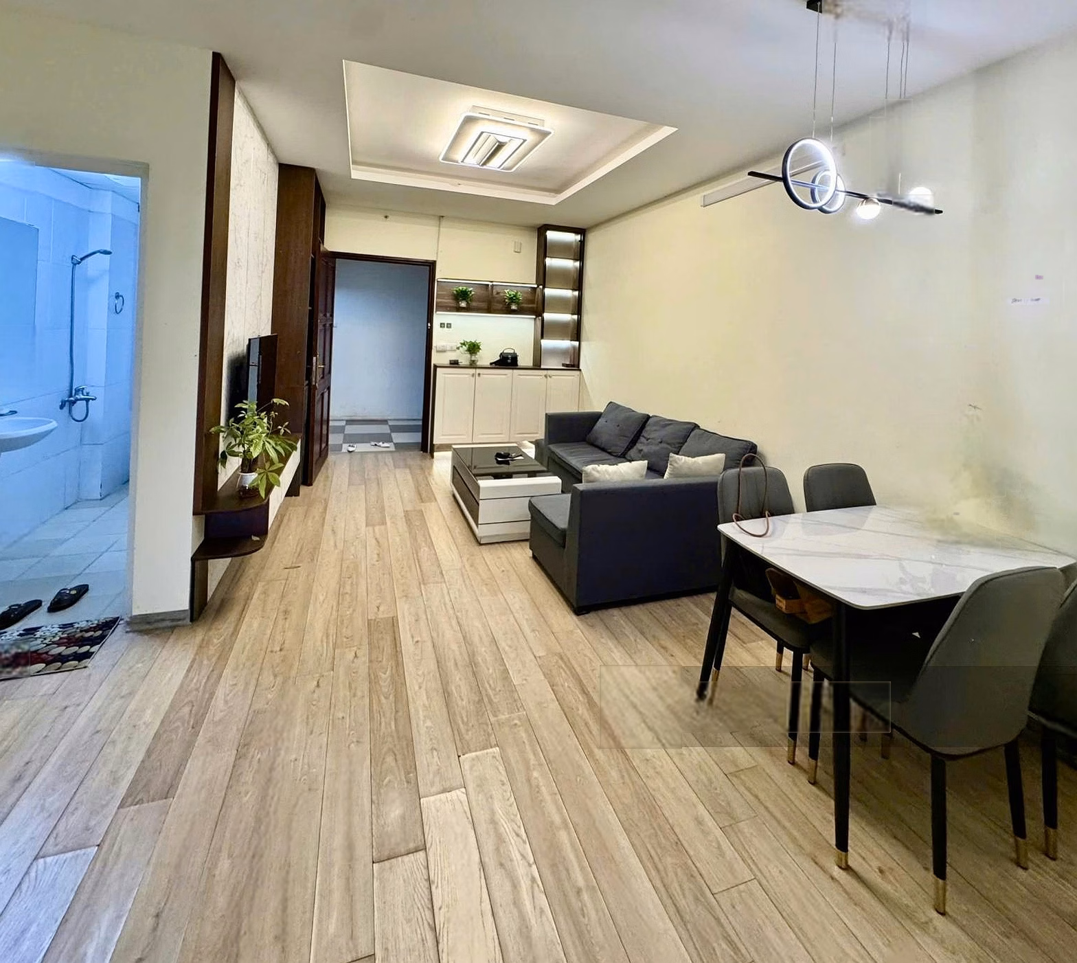 Landlord cuts a loss of 200 million 1bedroom, 1bath, 45.6m2 apartment in Phenikaa Hoa Lac building