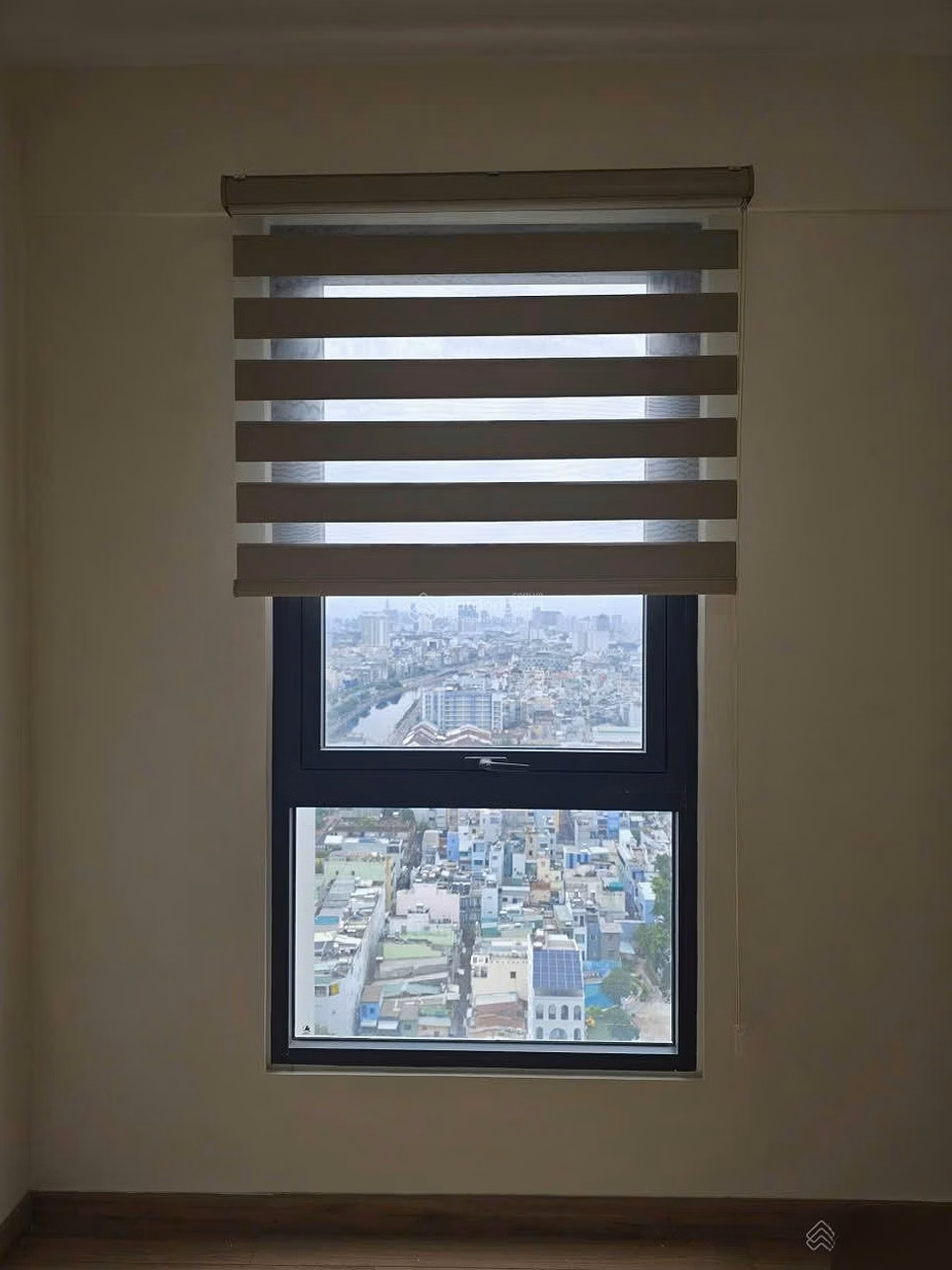 2 bedrooms aurora q8 view q1 11.5 million/month: 3 air conditioners, induction cooker, hood, curtain, drying rack