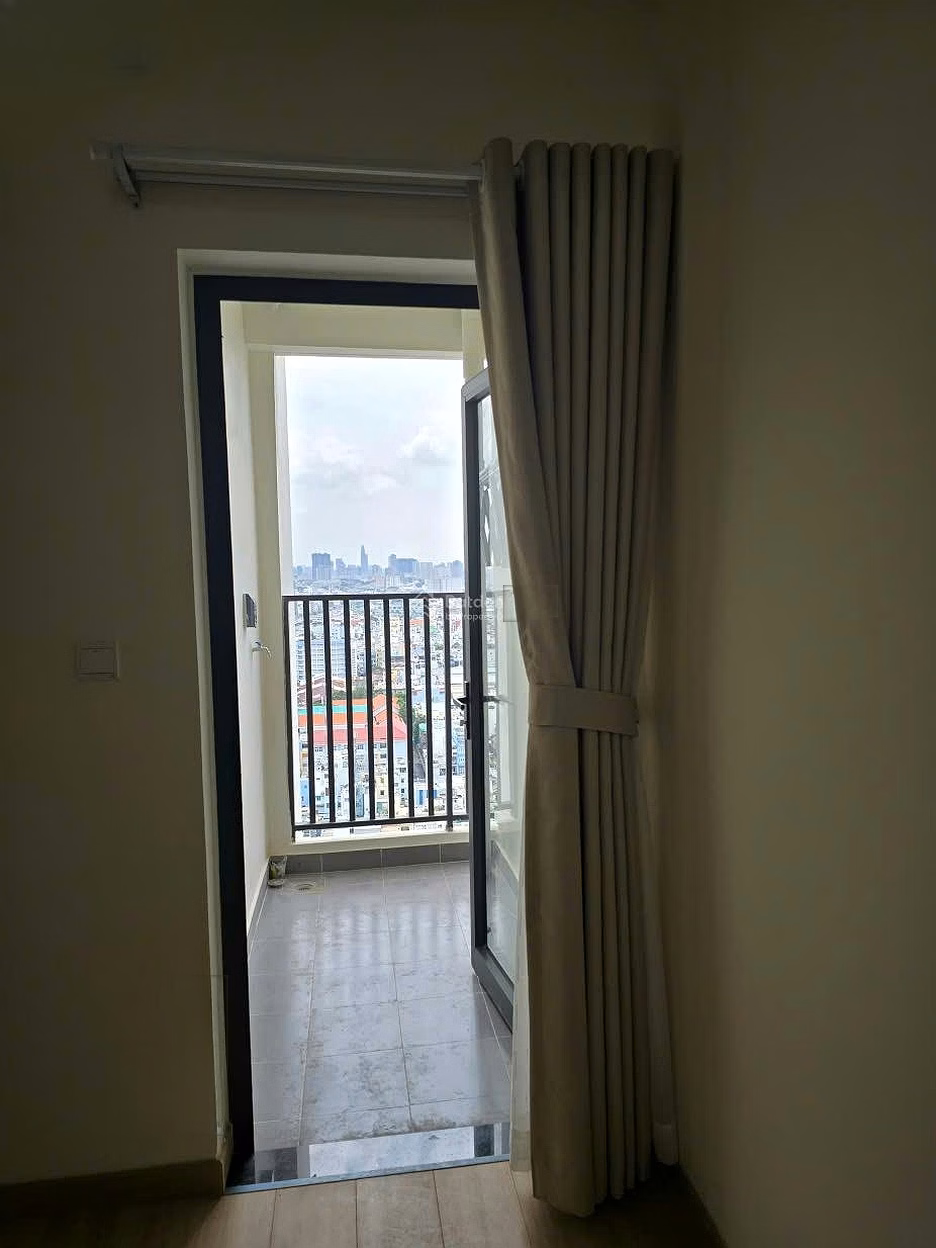 2 bedrooms aurora q8 view q1 11.5 million/month: 3 air conditioners, induction cooker, hood, curtain, drying rack