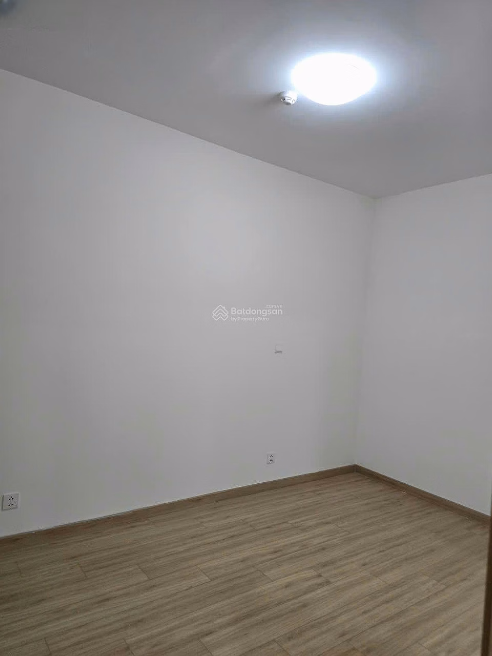 2 bedrooms aurora q8 view q1 11.5 million/month: 3 air conditioners, induction cooker, hood, curtain, drying rack