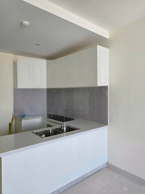 2 bedrooms aurora q8 view q1 11.5 million/month: 3 air conditioners, induction cooker, hood, curtain, drying rack