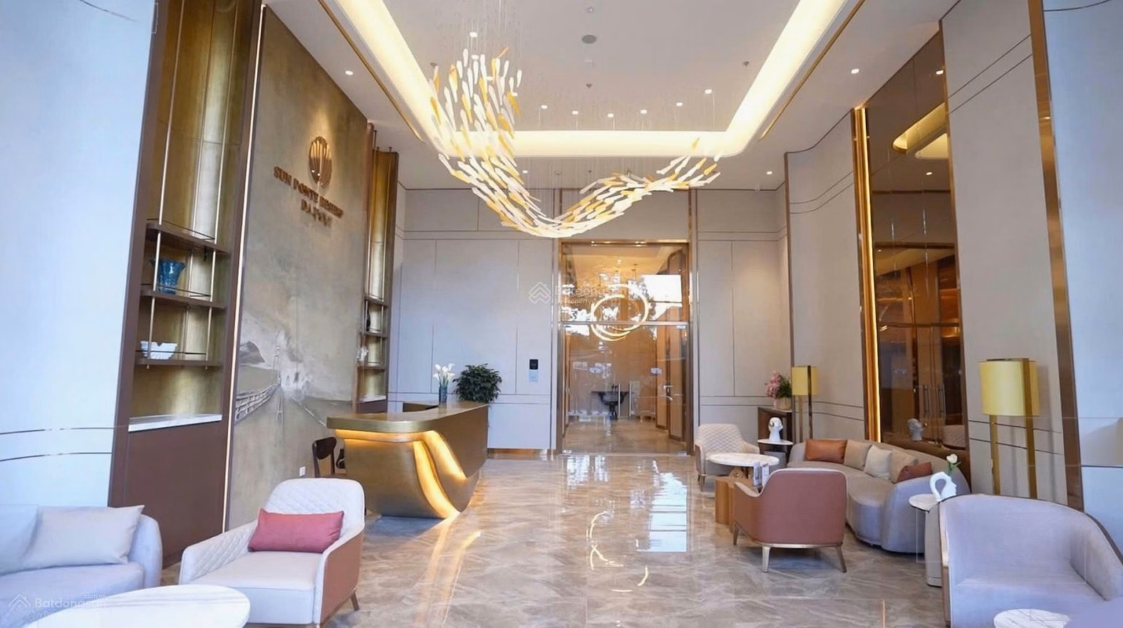 The owner rents an apartment with Han Ponte river view, full of high-class furniture, priced at only 20 million/month