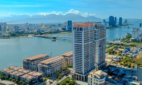 The owner rents an apartment with Han Ponte river view, full of high-class furniture, priced at only 20 million/month.