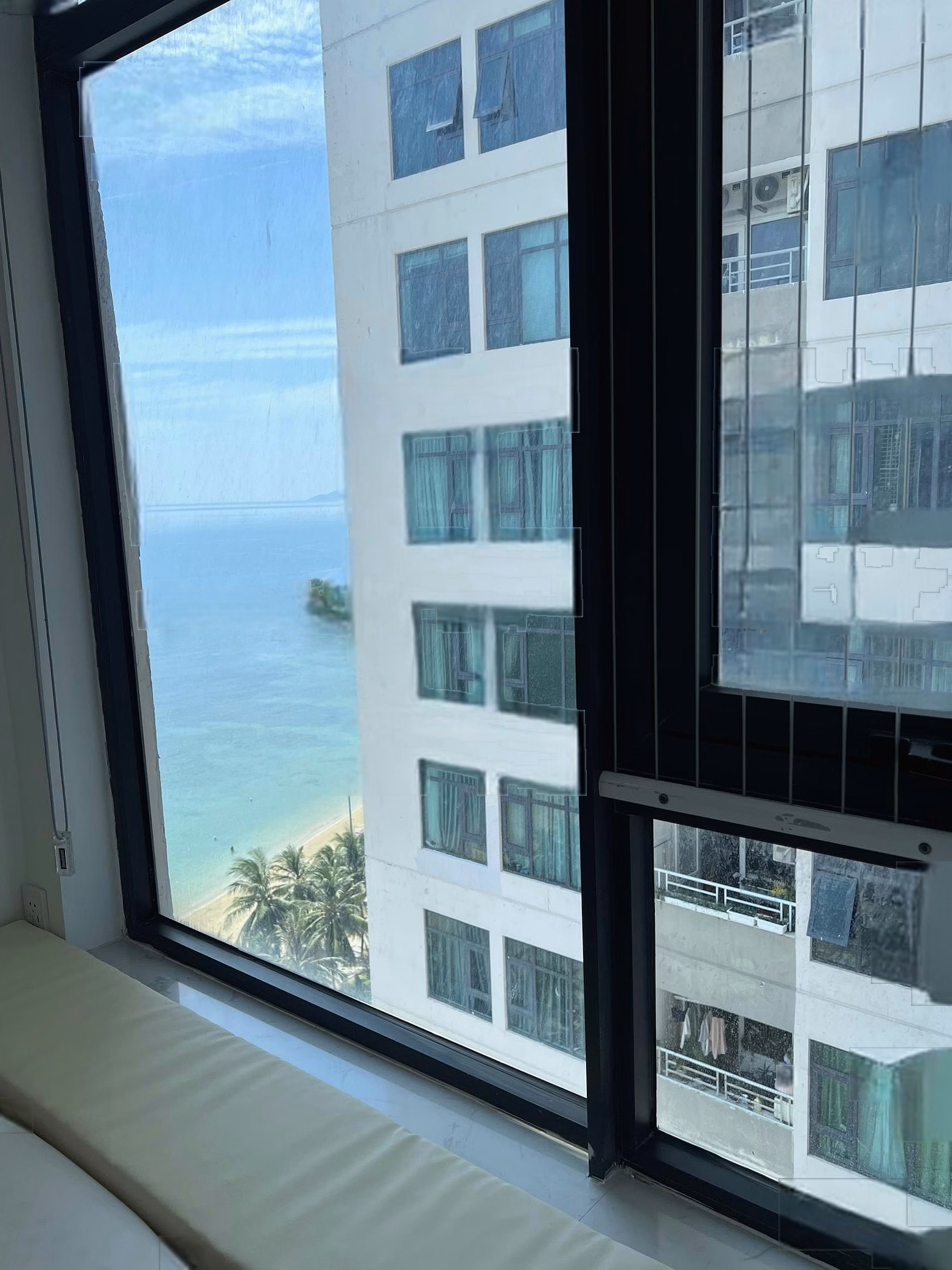Selling 2-bedroom apartment in Muong Thanh Vien Trieu 59m² - 15th floor - Direct view of Hon Chong beach - Full furniture