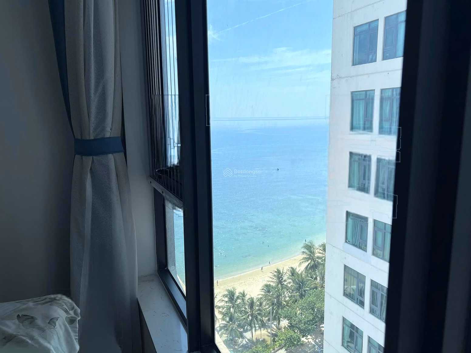 Selling 2-bedroom apartment in Muong Thanh Vien Trieu 59m² - 15th floor - Direct view of Hon Chong beach - Full furniture
