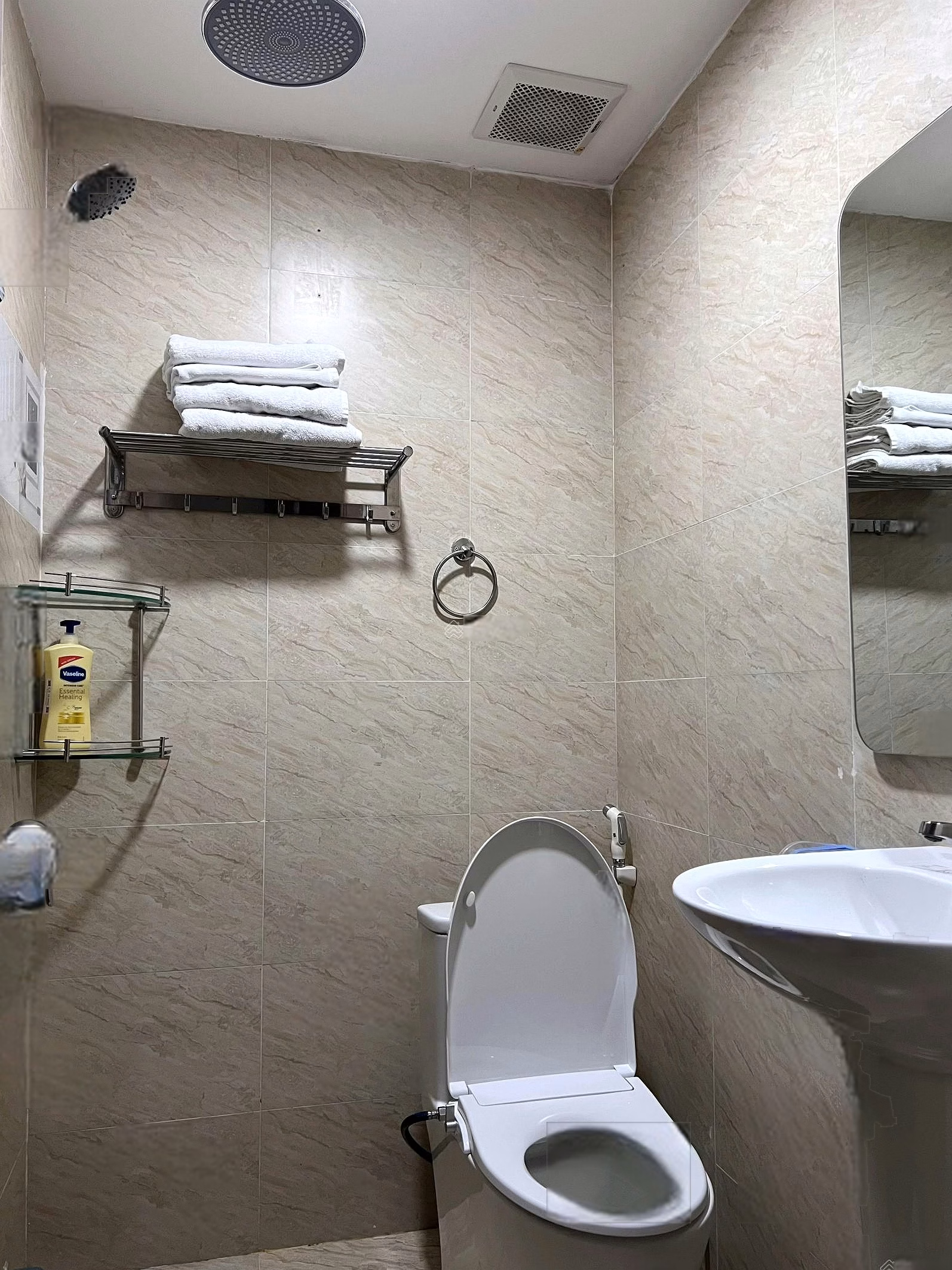 Selling 2-bedroom apartment in Muong Thanh Vien Trieu 59m² - 15th floor - Direct view of Hon Chong beach - Full furniture