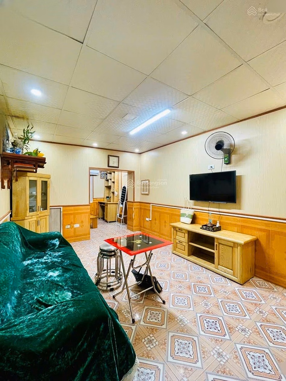 - Selling a collective apartment on the 1st floor, Truong Chinh, Thanh Xuan, super nice. 30m2, 4.05 billion