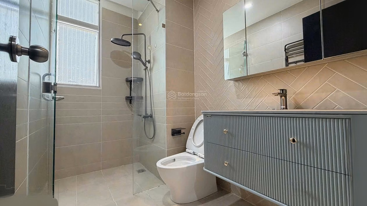 Sunrise City South apartment for sale, building V6, District 7 | 98% new house, East view, owner's red book only 9.8 billion
