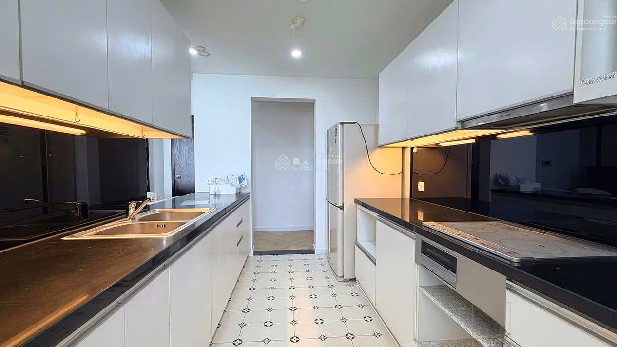 Sunrise City South apartment for sale, building V6, District 7 | 98% new house, East view, owner's red book only 9.8 billion