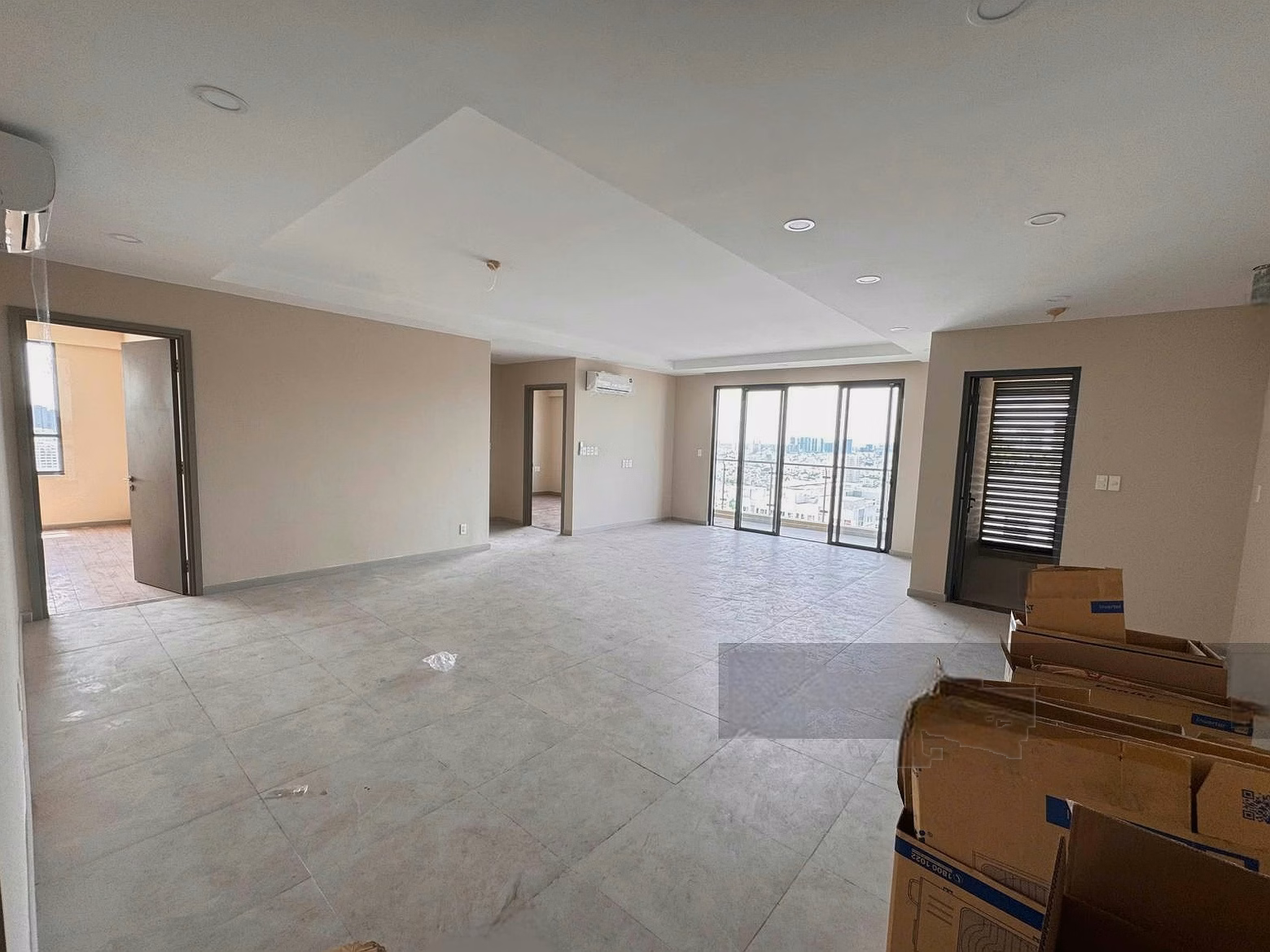 Almost empty 3 bedroom 2 bathroom apartment at Gold View. Move in right away in September. Super new house, no one has ever lived in it