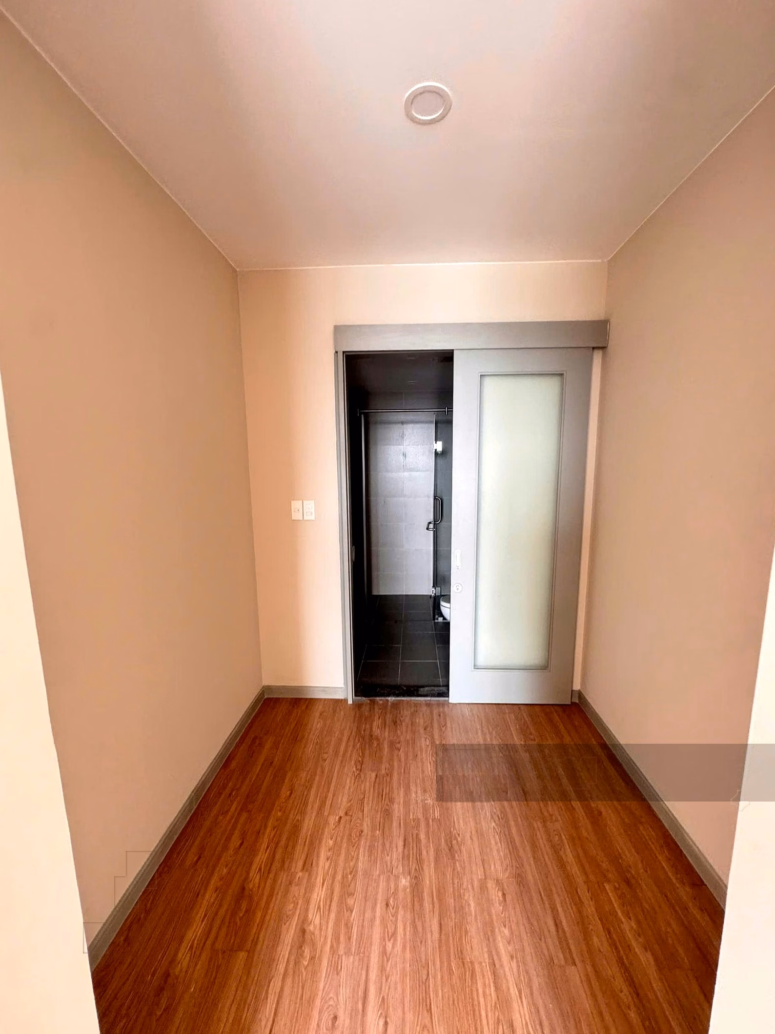 Almost empty 3 bedroom 2 bathroom apartment at Gold View. Move in right away in September. Super new house, no one has ever lived in it