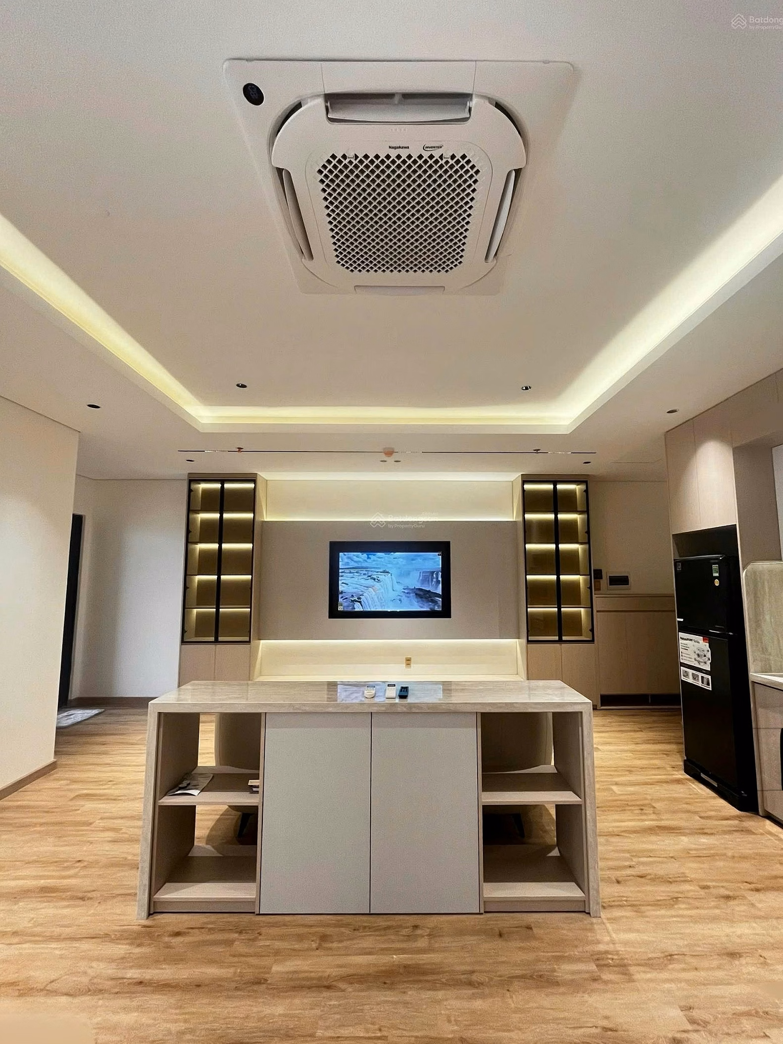 New apartment for rent in Sun Ponte, right at Dragon Bridge, fully furnished, move in immediately, 30 million/month
