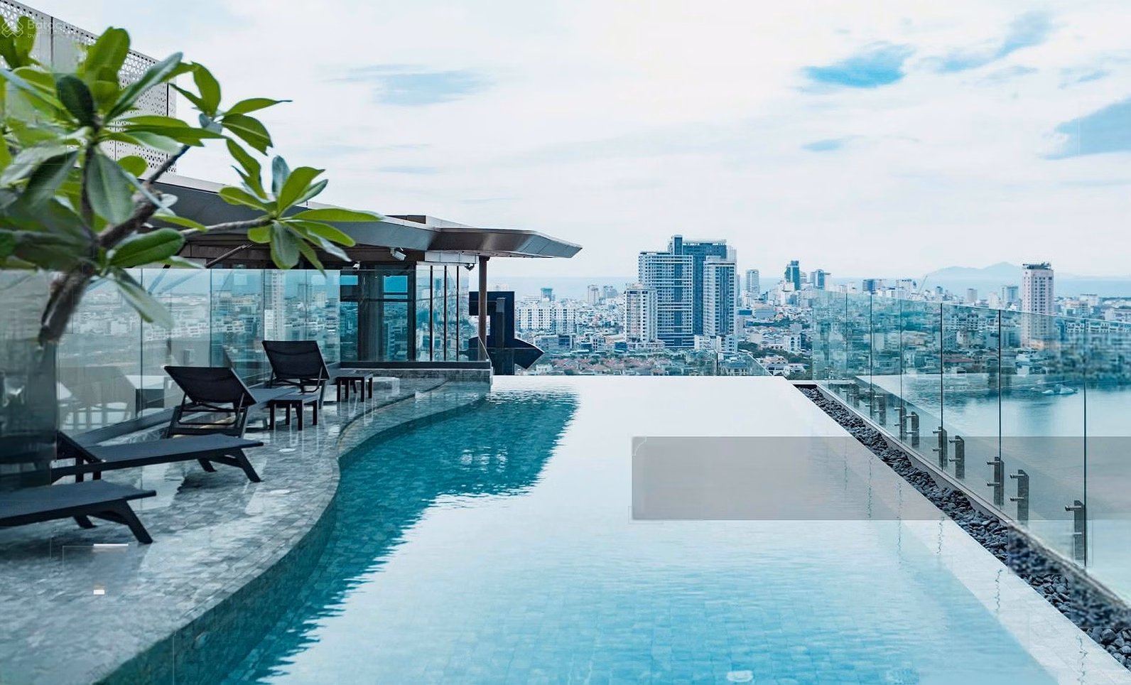 Investor sells 2-storey penthouse The Filmore facing Han River, beautiful view of the project, receive housing immediately