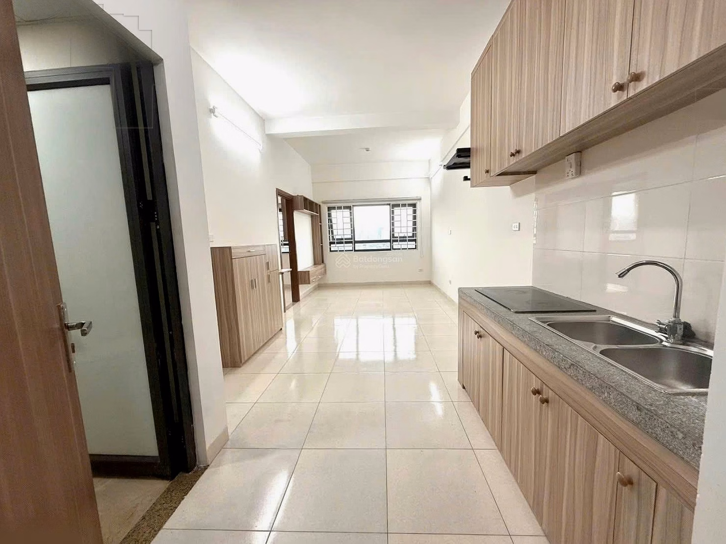 Commercial corner apartment SSH07 Ha Quang, 3 rare street views, 2 bedrooms, book ready to transfer immediately
