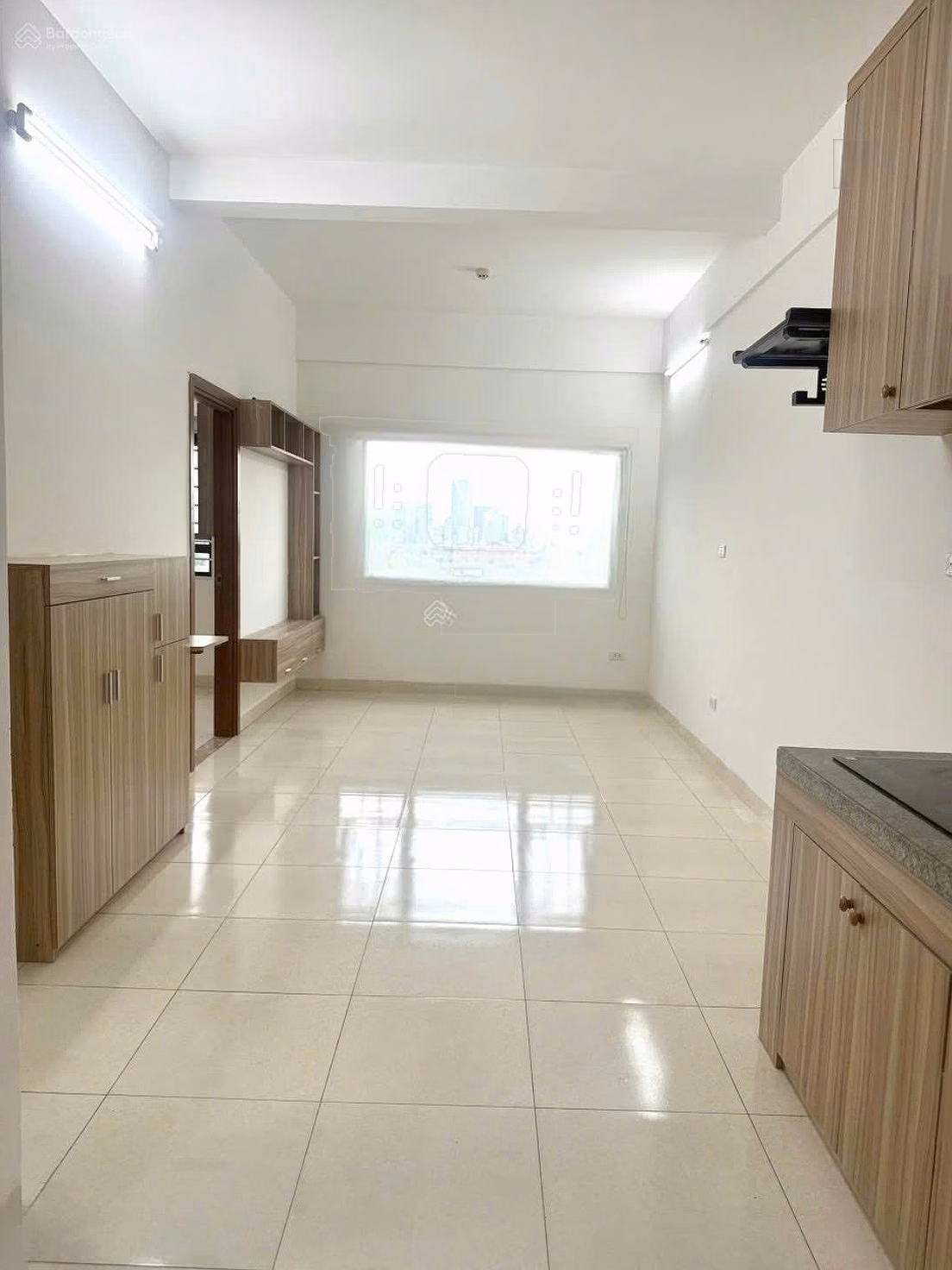 Commercial corner apartment SSH07 Ha Quang, 3 rare street views, 2 bedrooms, book ready to transfer immediately
