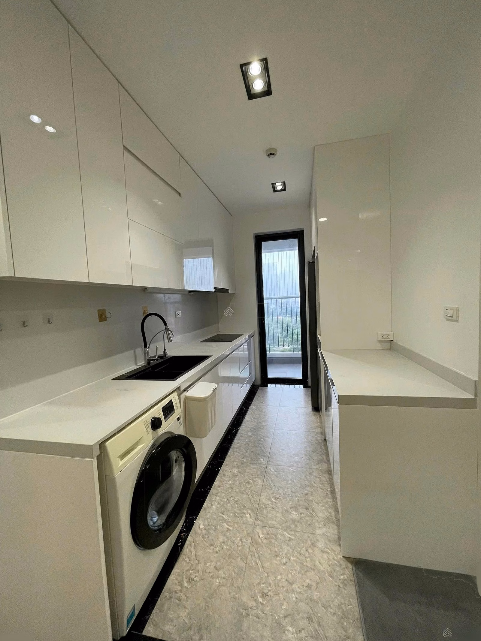 Apartment for rent 135m2, with car slot, good price at Iris Garden apartment - 30 Tran Huu Duc***