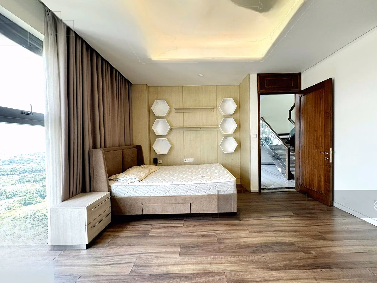 Duplex for rent 158 ​​Million apartment 5 bedrooms, 5 bathrooms, Diamond Island, 323m2, nice view, Full NT available immediately