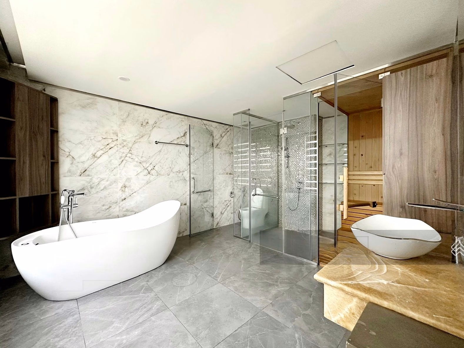 Duplex for rent 158 ​​Million apartment 5 bedrooms, 5 bathrooms, Diamond Island, 323m2, nice view, Full NT available immediately